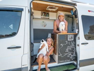 This couple’s adorable rescue cats have travelled Australia!