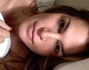 Cindy Crawford, JLO & other celebs post make-up free selfies!