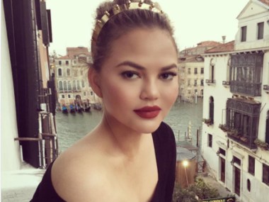 Chrissy Teigen makeup tip