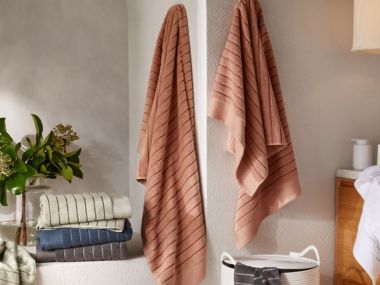 8 plush bath towels to add a touch of luxury to your bath or shower routine