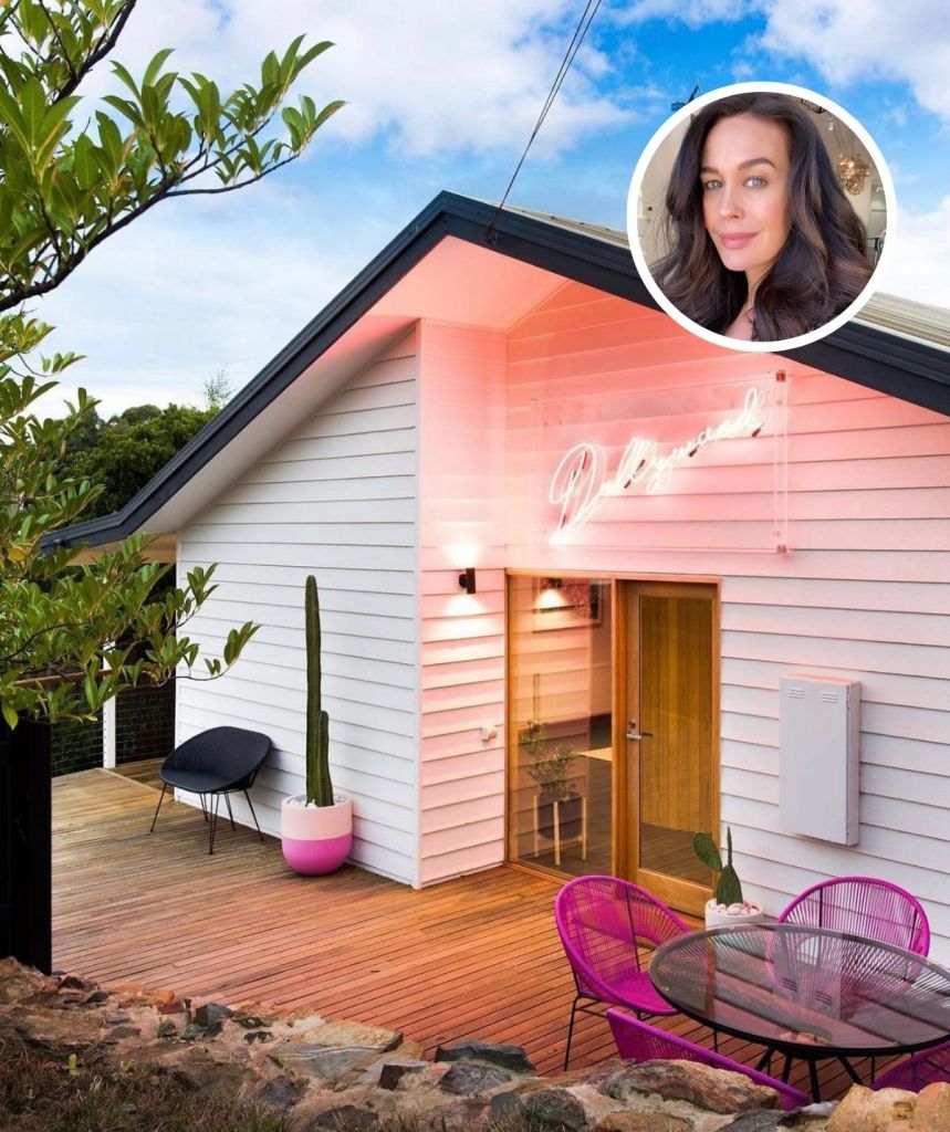 MEGAN GALE'S DOLLYWOOD AIRBNB