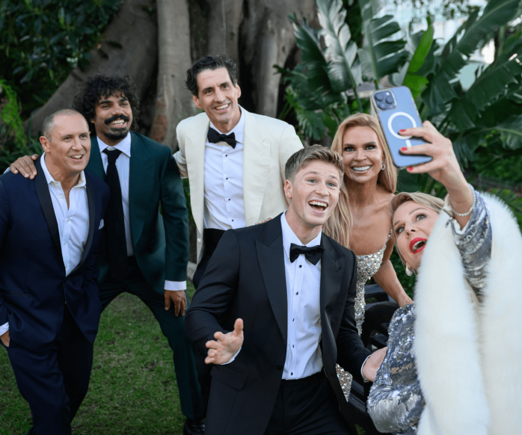 The six Gold Logies nominees pose for a selfie.